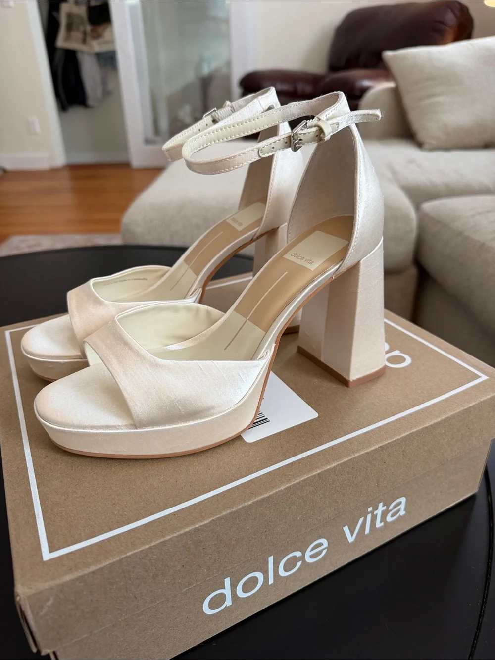 NWOT Dolce Vita White Satin Pandro Heel